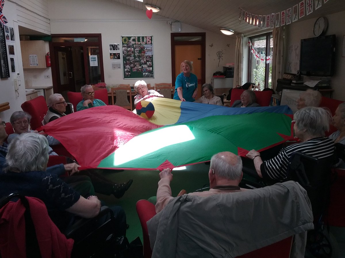 QuantumCareLtd's tweet image. Richard Cox House residents enjoyed playing parachute games this morning, this involved light fun exercise for everyone to enjoy! #parachutefun #oomphgames #lightexercise #quantumcare