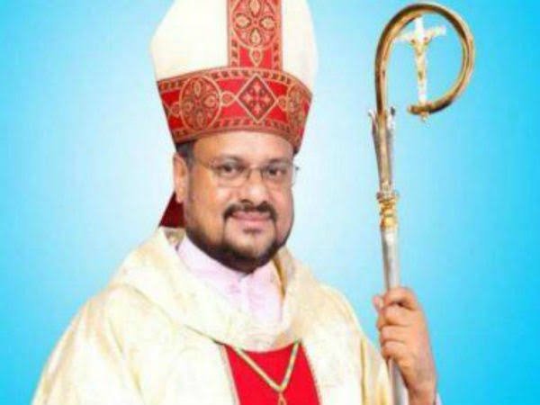 Why no #MeToo #MeTooIndia campaigners or Feminists like #RehanaFatima to wipe the tears of this poor Nun raped by Bishop #FrancoMulakkal 13 times,let on bail by the court.#metooinindia #MeTooControversy #MeeTooIndia pic.twitter.com/bWJPrlwx2s