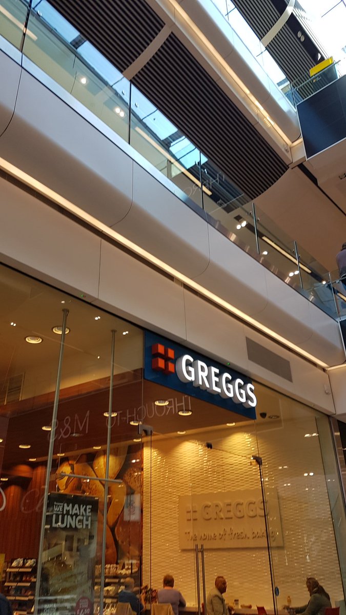 LizLum's tweet photo. #TriggerWarning On my lunch break, I came face to face with the cause of my morning commute tummy ache (shouda had a bacon roll). But I #WentPositive & found some beauty at Westfield. #LunchLessons #StayPostive #LizDay https://t.co/ytPDNzADkK
