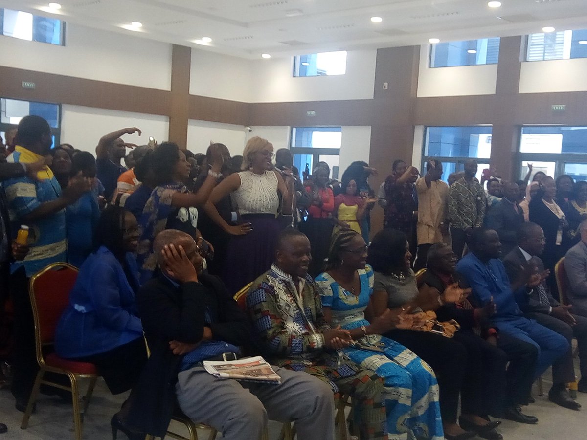 FEICOM1's tweet photo. Le meilleur manager des entreprises publiques du Cameroun consacré par les délégués du personnel du #FEICOM, Philippe Camille #AKOA a réitéré que le nouvel immeuble de l'organisme est l'oeuvre de tout le personnel qui en est le copropriétaire. https://t.co/bKBFGhpJHW