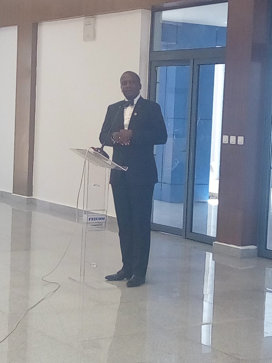 FEICOM1's tweet photo. Le meilleur manager des entreprises publiques du Cameroun consacré par les délégués du personnel du #FEICOM, Philippe Camille #AKOA a réitéré que le nouvel immeuble de l'organisme est l'oeuvre de tout le personnel qui en est le copropriétaire. https://t.co/bKBFGhpJHW