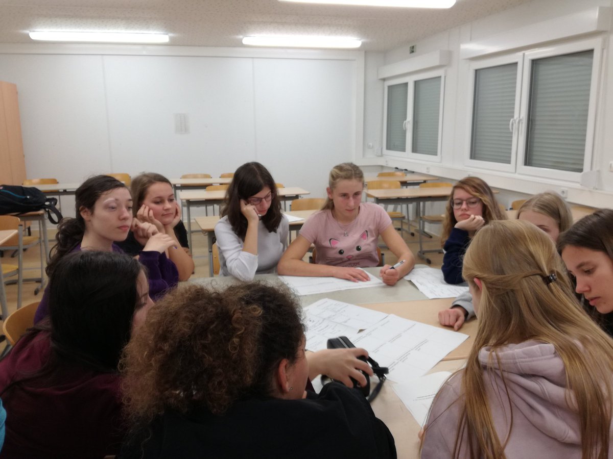 gymzosimA's tweet photo. 5th day 3rd Mobility,Berlin Germany.All the international teams cooperate for the evaluation of the ECO AUDIT results.#Agenda2030 #Erasmus_projects #ErasmusPlus  @gymzosimA https://t.co/cYelv8VmnT