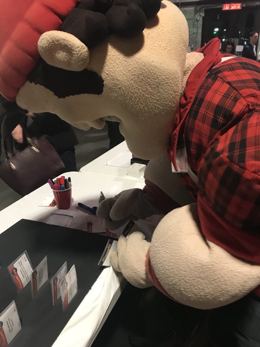 EARN_UWEO's tweet image. Our new friends helped out at registration!  @UnitedWayOttawa #Schmoozefest #networkingisfun @Ottawa67sHockey @OttawaFuryFC  @REDBLACKS