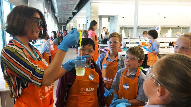 AurelienBdeh's tweet photo. #Science pour qui ? Science pour quoi ? Science comment ?
La Science pour tous, partout et source de #progrès 👩🔬👨🔬
#ScienceBASF #AnnéedelaChimie #KidsLAb #reason4optimism
@Elysee @EducationFrance @Espebanlieues https://t.co/vXWIe4SNJS