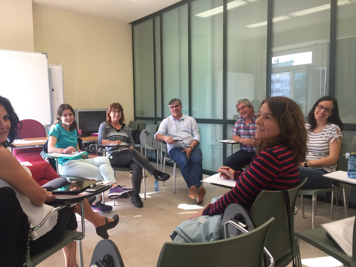 fespm_es's tweet image. #MatematicasRRSS Grupo 3 Redes sociales educativas, como aplicarlas al aula de matemáticas. Redes
sociales específicas para matemáticas. Coordinadora Carmen Espeso