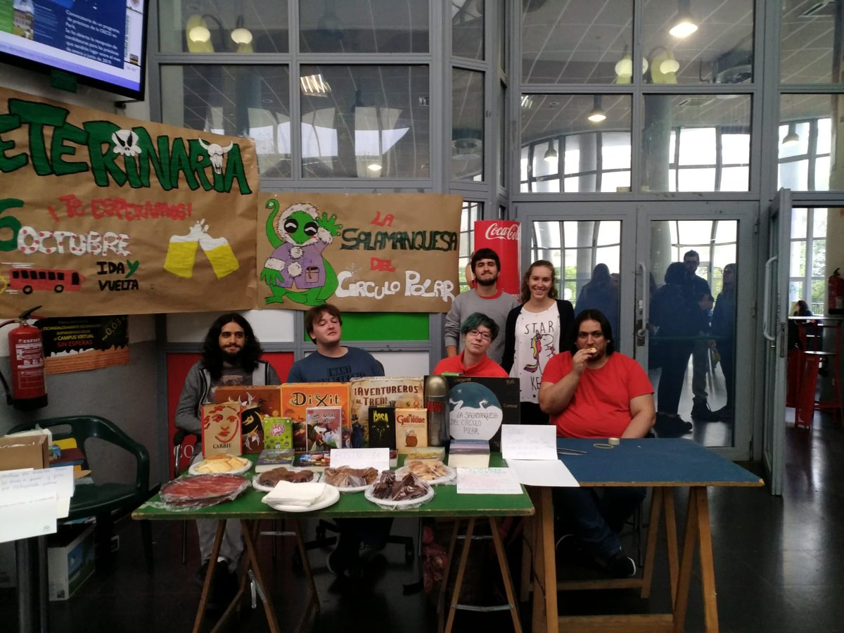 Si te gustan los juegos de mesa, juegos de rol, la Wiii... Si necesitas un espacio para relajarte después de las clases o en horas libres... Si te gustan los concursos de postres, de tortillas, de relatos... Si te gusta pasarlo bien... Esta es tu asociación! Local junto a la B3.