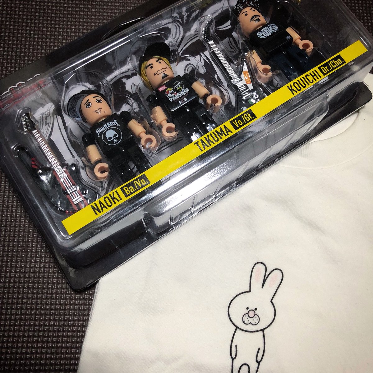 R_world_v's tweet photo. 妻から10-FEET brokkerの贈り物。
突然届いてびっくりしました。
めっちゃ欲しかったの見抜いていたのか…。
頭が上がりまへん。

#10feet
#人参ロッカーうさやん https://t.co/T2L1CzNNsz