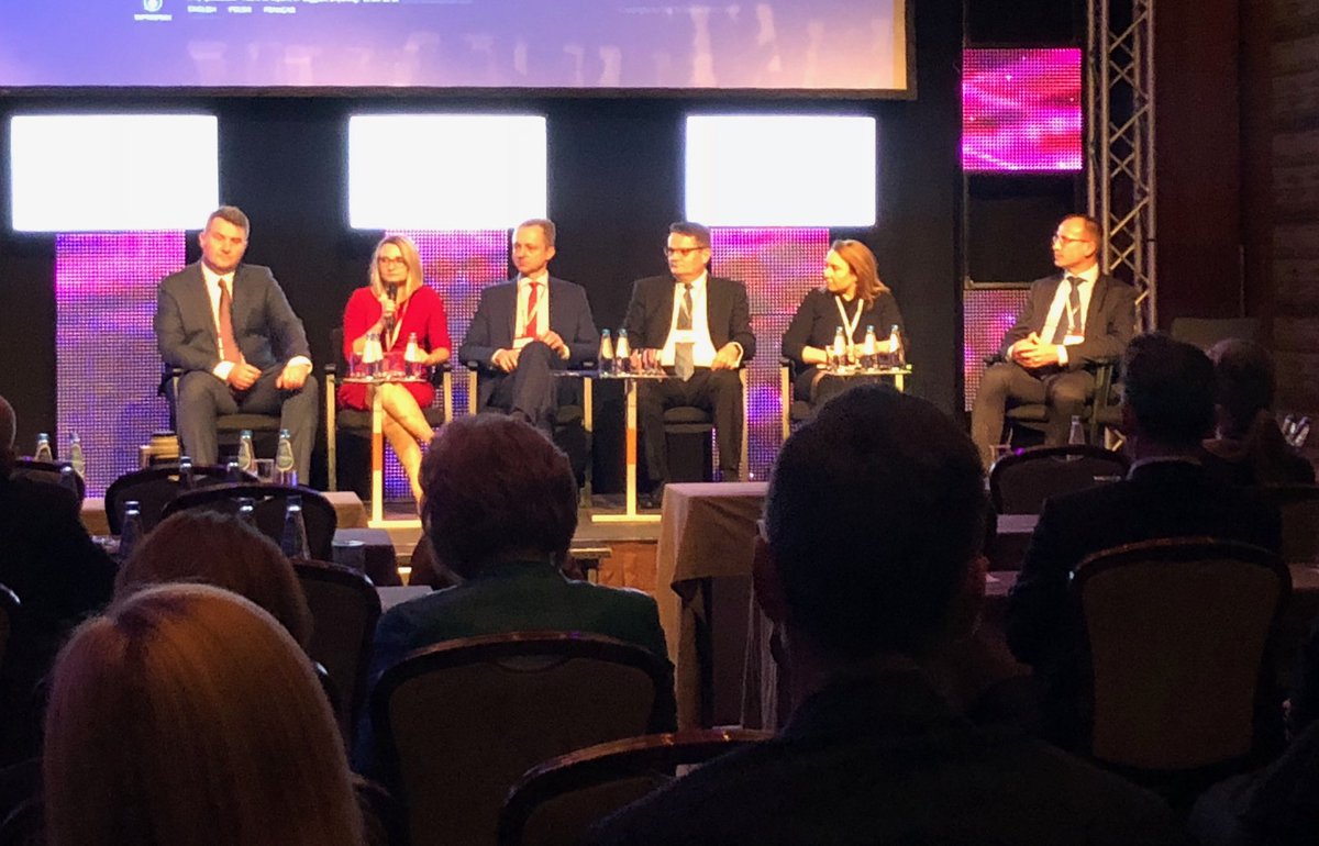 Rzeczniczka's tweet photo. Wszystko jest gotowe od strony organizacyjnej i #PPK ruszą w lipcu 2019. Zapewnia #RobertZapotoczny @Grupa_PFR Jego zdaniem optymalnie byłoby gdy Prezydent podpisał ustawę do końca listopada. Musi jednak wcześniej zostać przegłosowana w Parlamencie. #insuranceforum2018 https://t.co/oibVyGsezz