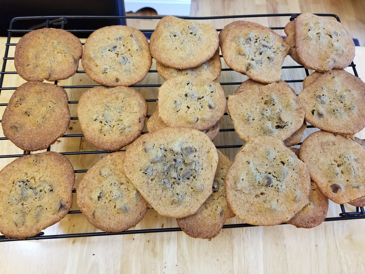 RollTideRaleigh's tweet photo. Three racks of cookies cooking! Boynd for Knoxville later today! #ThirdSaturdayofOctober #Cookies #MomLife #BeatTennessee https://t.co/IumNaJaRGv