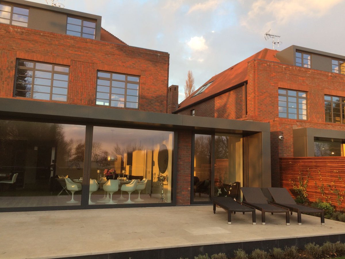 guttercareuk's tweet photo. Recent job on two houses in #Wimbledon 
#AluminiumFascias #Soffits #ColumnCovers and panels to the #Dormers. #HalfRoundGutters and #RainWaterPipes 
@guttercareuk https://t.co/CvT7jWl1AI