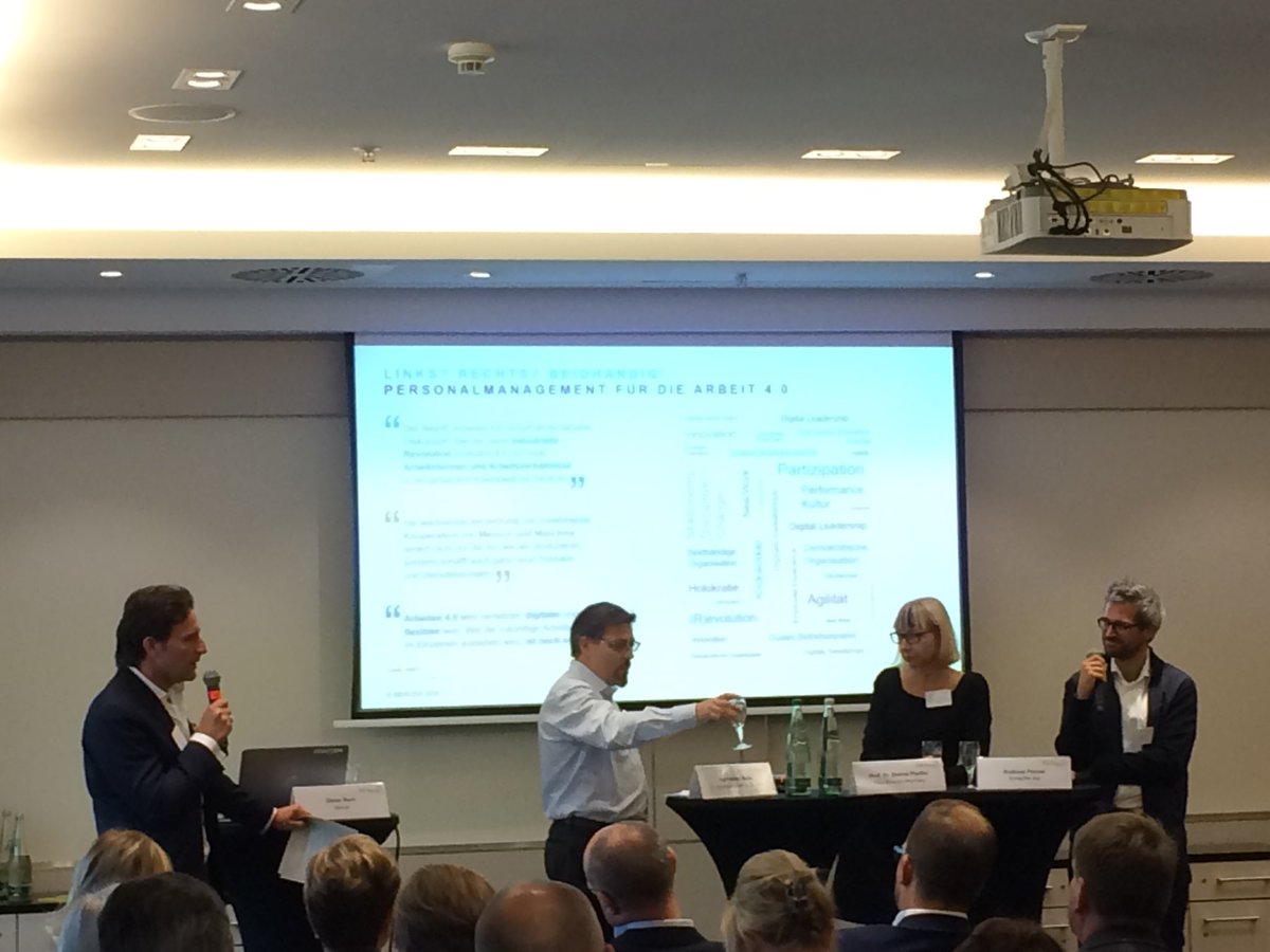 What‘s really about all the buzz words and what are implications for HR, #mercer forum at HR Summit mit Dieter Kern
