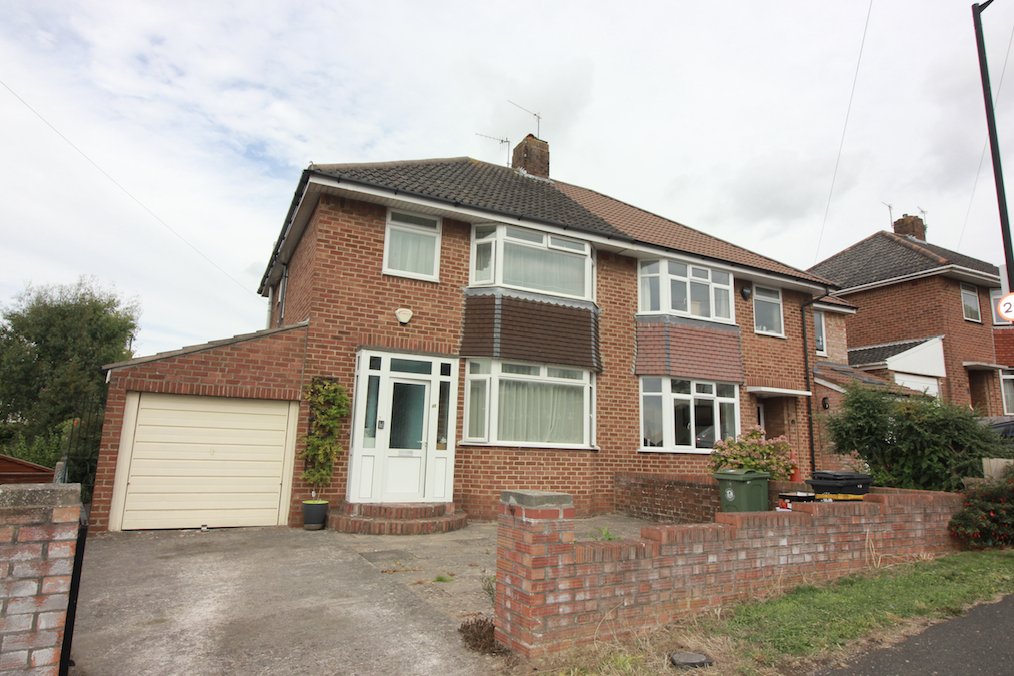Priory Court Road is a highly-desirable central Westbury-on-Trym residential road that is ideal for young families – brought to market by <a href="/MaggsAllen/">Maggs & Allen</a> ow.ly/ZKz930miovO #Bristol #PropertyNews #housing