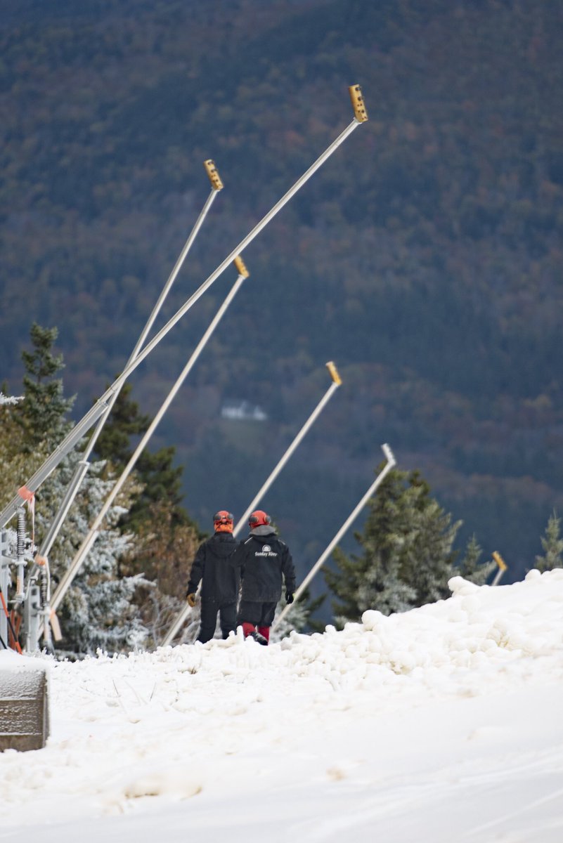 sundayriver's tweet photo. Opening Day sunrise prep. First chair at 10AM. See you there! https://t.co/aSeRizGi7s
