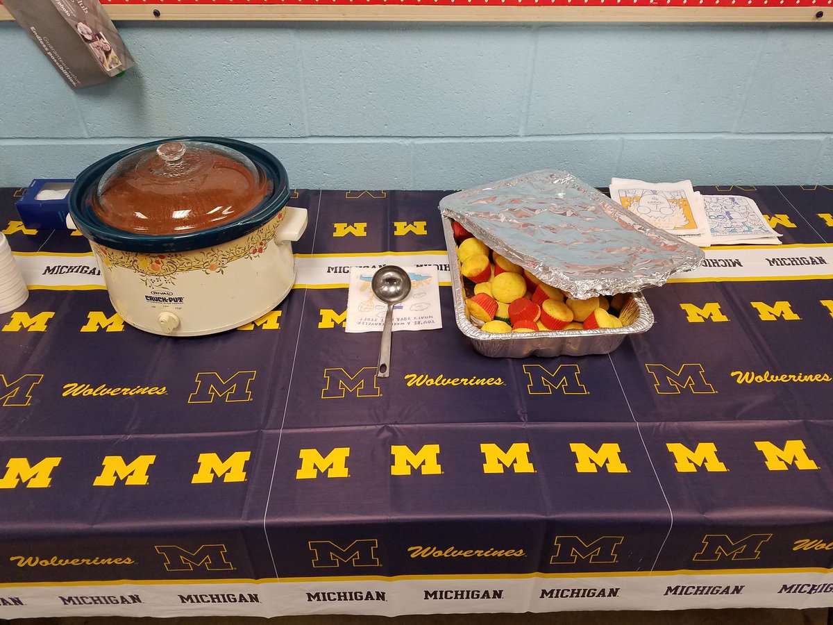 TerrellTovar's tweet photo. Tailgate party at #1514! https://t.co/azc3JNckbH