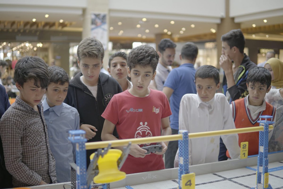 ilgiokullari's tweet photo. Tübitak 4007 Bilim Şenliği Vex Robotics Şanlıurfa Turnuvasının Amacına Yönelik Kendi Robotunu Tasarlayan ve Kodlayan İlgili Öğrencilerimiz Hazır.@VEXRobotics @EducatRobotics @mehmet7573 @UrfaMem https://t.co/iI4LBE0n4s