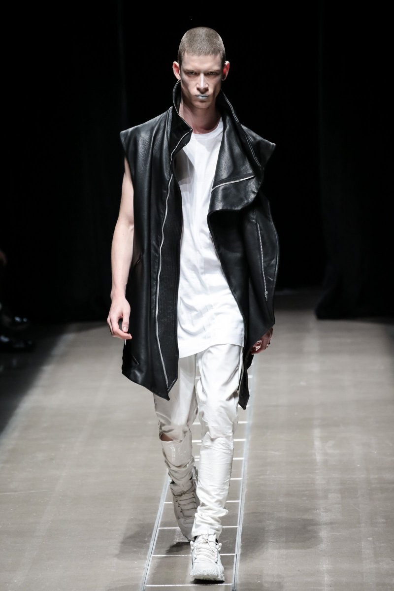 fashionsnap's tweet photo. 【Amazon Fashion Week TOKYO】デザイナーの三木勘也が手掛ける「アール エー ビー ディー(RABD)」が「Amazon Fashion Week TOKYO 2019 S/S」で発表した2019年春夏コレクション。
https://t.co/HpbC41vdyS
#東コレ19年春夏 #AFWT #RABD https://t.co/7QAmrON5hj