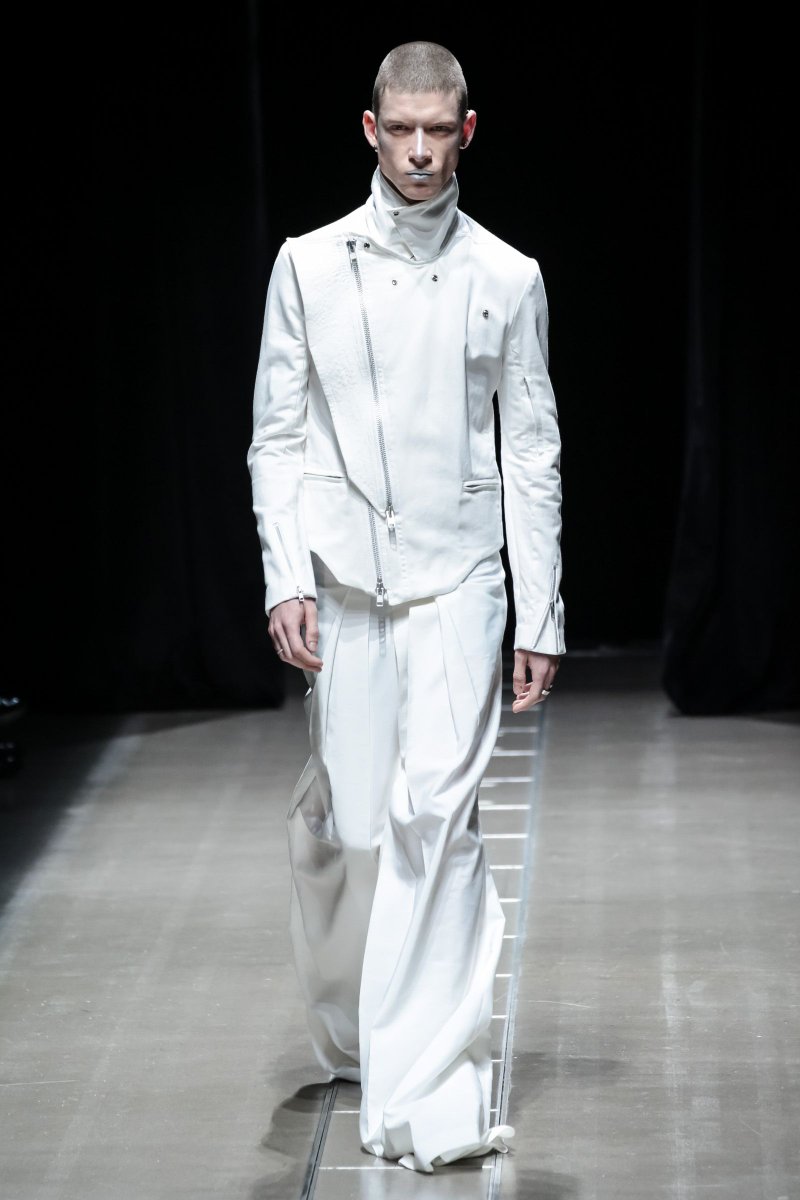 fashionsnap's tweet photo. 【Amazon Fashion Week TOKYO】デザイナーの三木勘也が手掛ける「アール エー ビー ディー(RABD)」が「Amazon Fashion Week TOKYO 2019 S/S」で発表した2019年春夏コレクション。
https://t.co/HpbC41vdyS
#東コレ19年春夏 #AFWT #RABD https://t.co/7QAmrON5hj