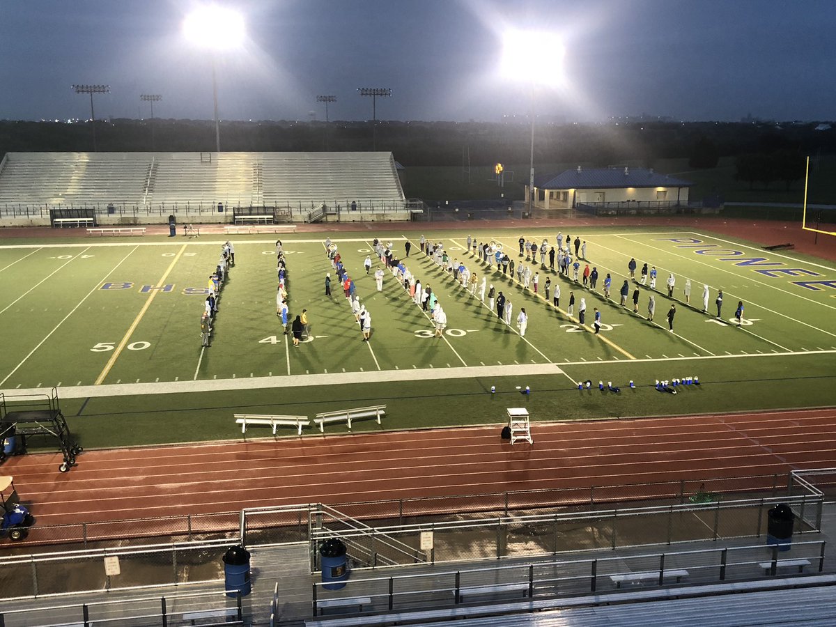 tjcarltonRHS's tweet photo. CANT STOP, WONT STOP! It may be cold and rainy, but the @BoswellBandGold is still on the grind! #TheGrindIncludesFriday #TGIF #NavigatingExcellence @boswellhs #SendWarmClothes #GameDayRainDay #RainHype @EMSISD @EMSISDFineArts https://t.co/hrwf8quePJ
