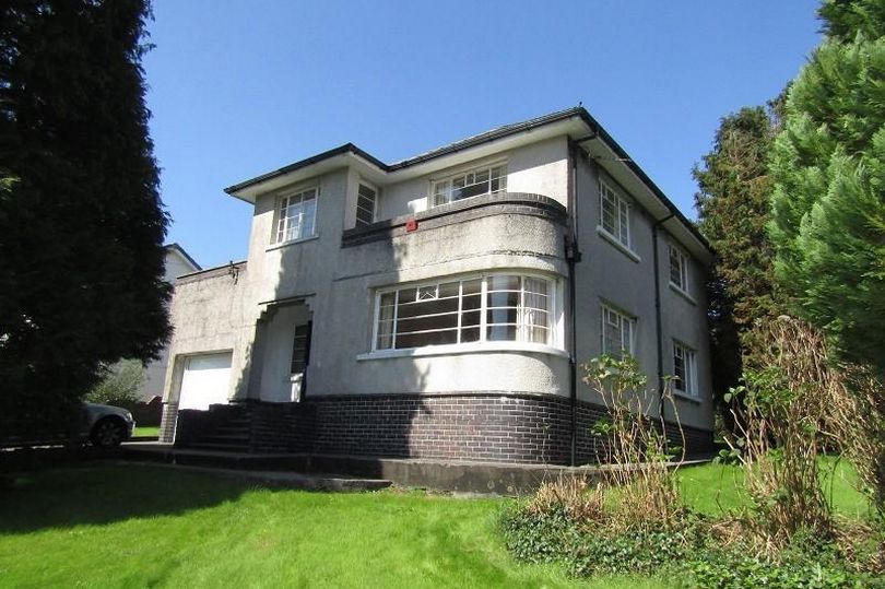 reviewwales's tweet photo. An iconic art deco home has gone on sale in Wales, where nothing has changed for years: "The detached home near Llanelli was built in  1939, and even most of the furniture are original pieces from the era.":
https://t.co/GvHFGF5kfW
#wales #cymru #art https://t.co/5L5bBnP3iy