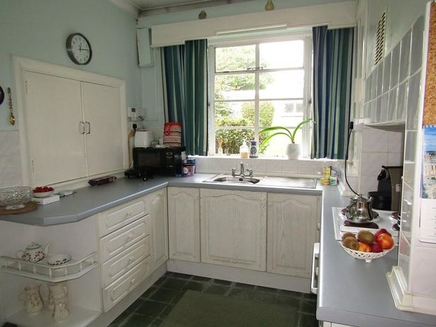 reviewwales's tweet photo. An iconic art deco home has gone on sale in Wales, where nothing has changed for years: "The detached home near Llanelli was built in  1939, and even most of the furniture are original pieces from the era.":
https://t.co/GvHFGF5kfW
#wales #cymru #art https://t.co/5L5bBnP3iy