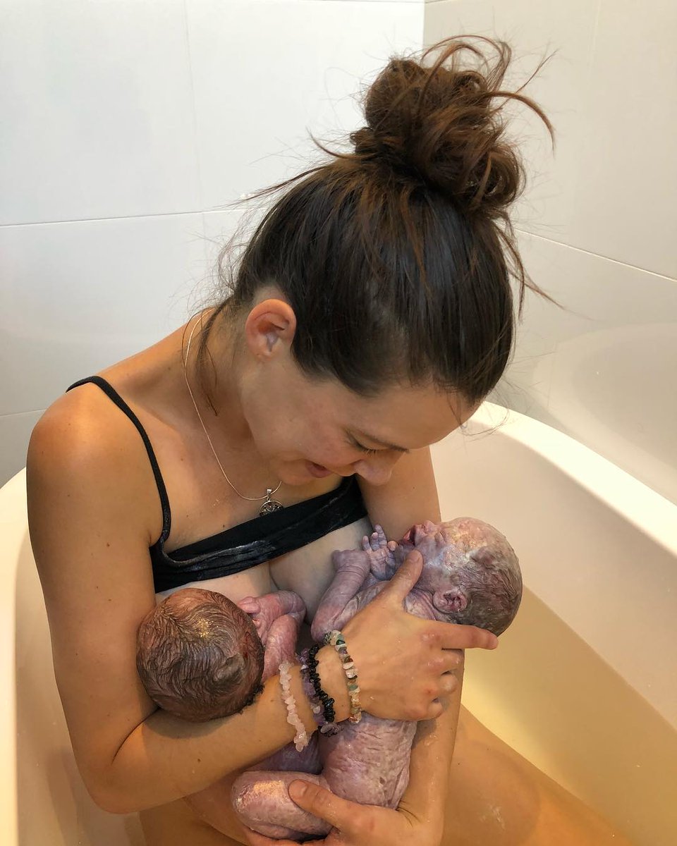 FamilleMedia's tweet image. Mum gave birth to her sweet little baby boy in water and then we thought the placenta was about to come. But as it turned out, there was another baby boy about to make his entrance into the world!

📷 IG: ten.moons