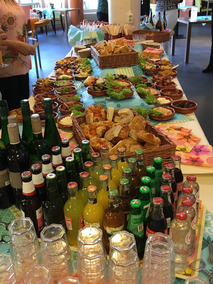 Da's pas een mooie aangeklede nazomerborrel bij ⁦<a href="/ZorgSpectrum/">ZorgSpectrum</a>⁩ in het Haltna Huis Houten. Een bedankje voor vrijwillers en medewerkers 👍