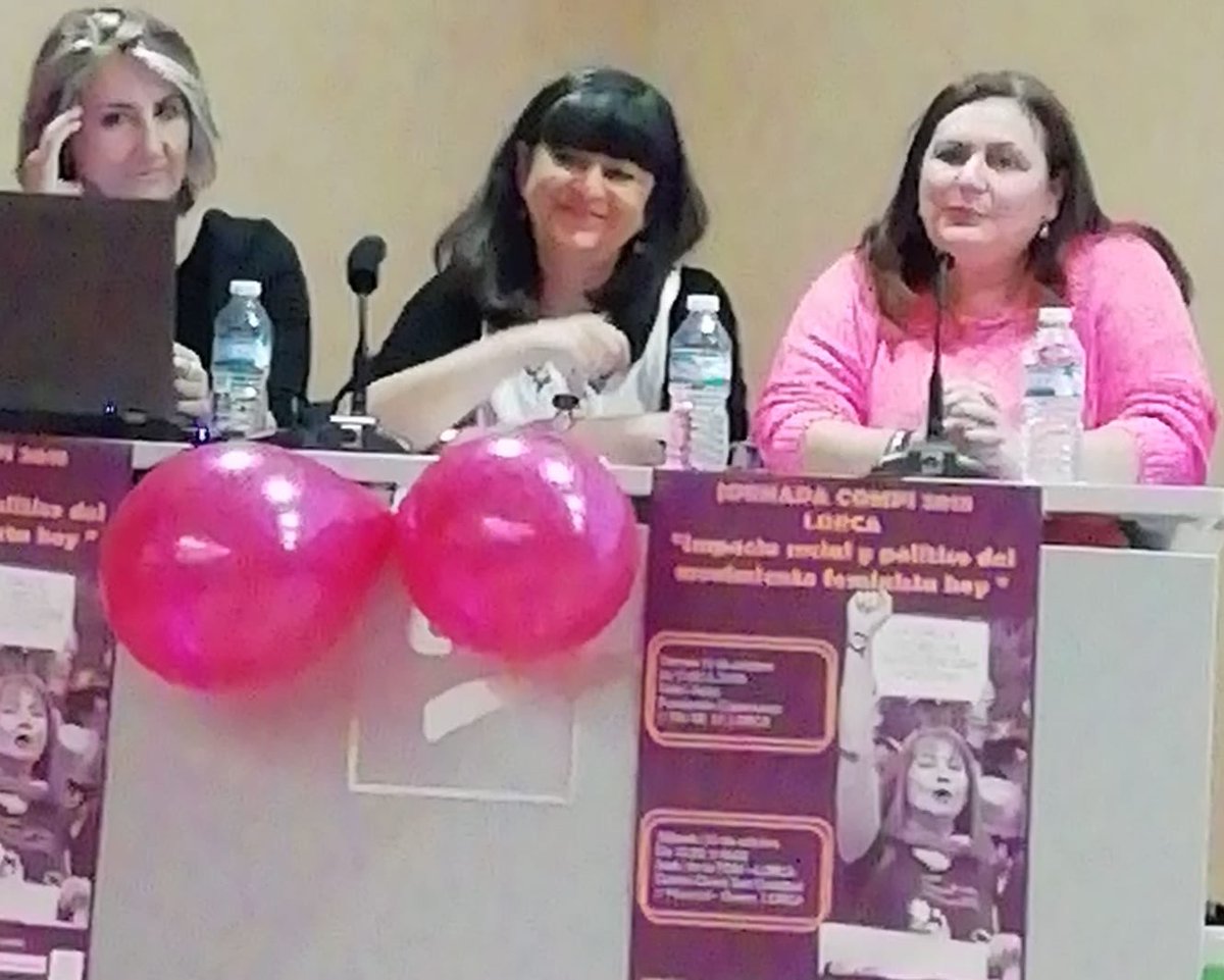 haurralde's tweet photo. #PresupuestosDeGénero la #Igualdad debe estar en los presupuestos públicos, en #JornadasCompi en #Lorca estamos debatiendo sobre esto mujeres de todas las #CCAA  @ArenaLaurisilva @CoordinaCOMPI @Prouviolencia https://t.co/r412yvdGld