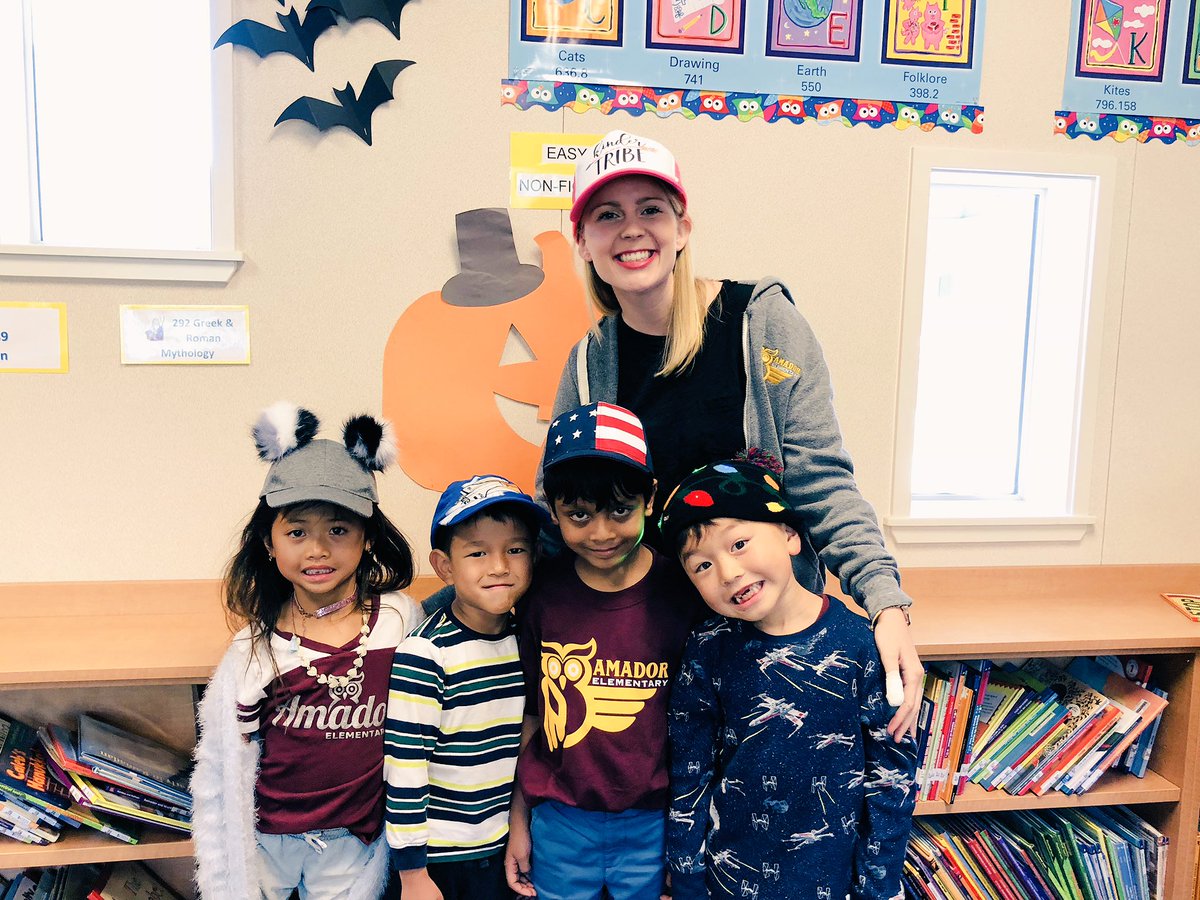msmccrorylovesk's tweet photo. Putting a CAP on drugs! #redribonweek 🧢❤️🧢 @AESowls https://t.co/JDoX6VPJWv