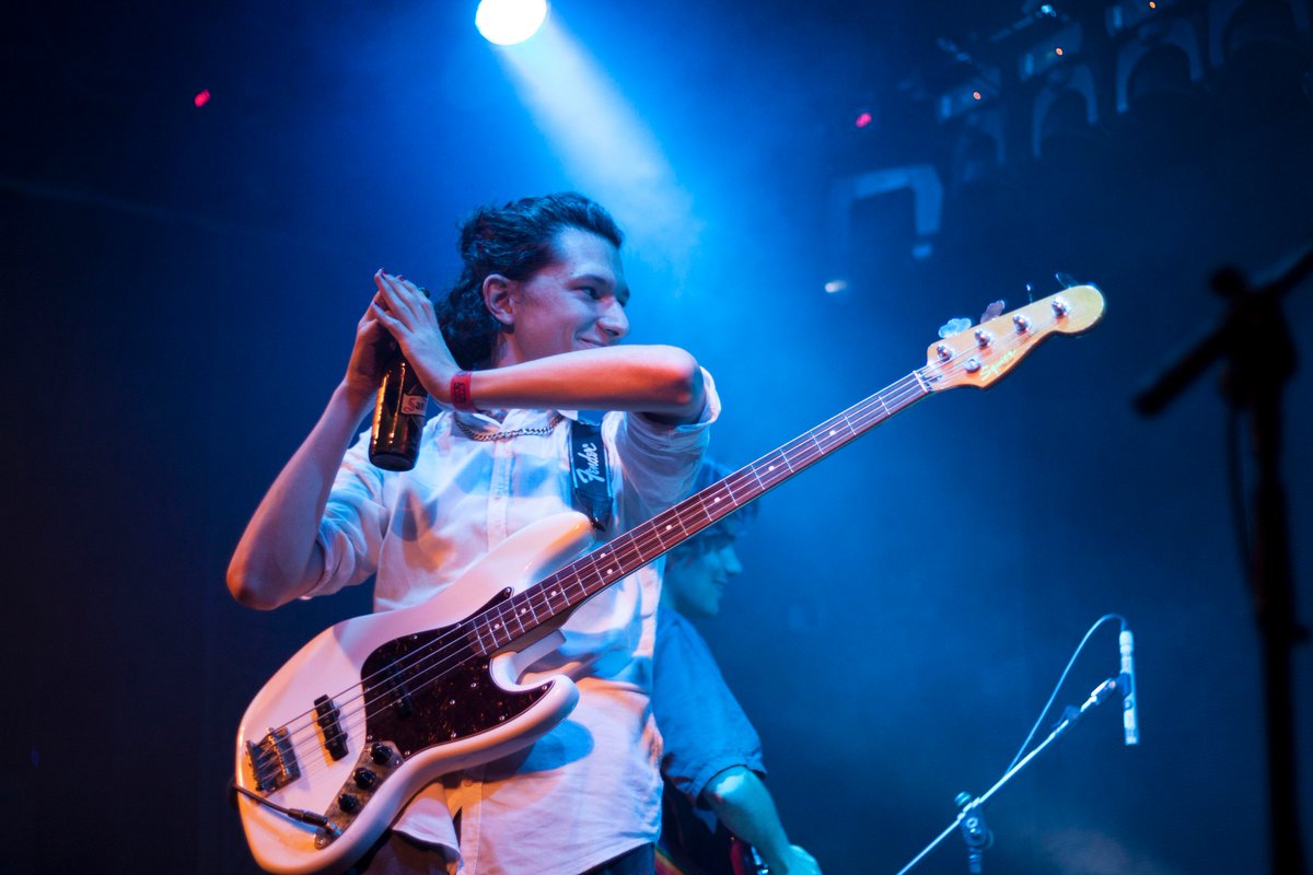 southkarenina's tweet photo. Baywaves en la Sala Changó, dentro del Tomavistas Ciudad (ciclo Tomavistas en salas). 18.10.18 Madrid. Para Ruta66 #baywaves #salachango #tomavistas #tomavistasciudad #ruta66 #heistorhit #artishard #foehnrecords #todosigueintacto #groundcontrol #overtime #stillinbed #down4u https://t.co/mAwzRxwHCY