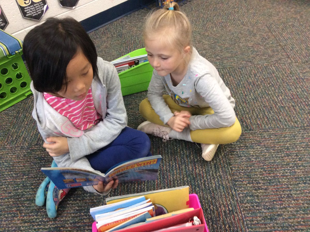 AnnaTyrrella's tweet photo. Working on our fluency while reading with our kindergarten buddies! #dreadstrong @jubackskinders https://t.co/1dTpiGRkkn