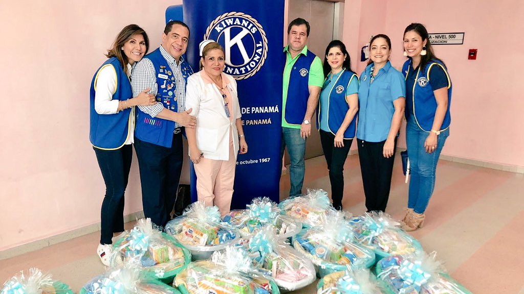 FreddyAlvarezE's tweet photo. Entrega de canastillas en el #HospitalSantoTomás cumpliendo nuestro programa de servicio comunitario Niños pequeños: Prioridad Uno #YCPO @KiwanisPma comprometidos con la niñez panameña 👏🏽 #YSeguimos #SirviendoALosNiñosDelMunfo https://t.co/8qz7HcMMgk