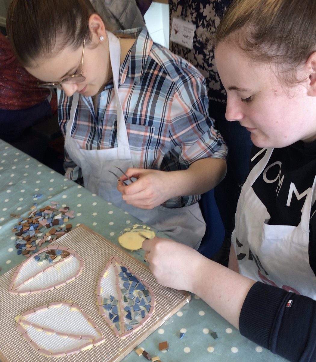 lorraine_udell's tweet photo. Picking up the pace with the #Linskill tree mosaic project. Students from #Woodlawn school this morning were so enthusiastic, learning new skills. #mosaic #woodland #cando #leonardcheshire https://t.co/Q1r8ANs8oK