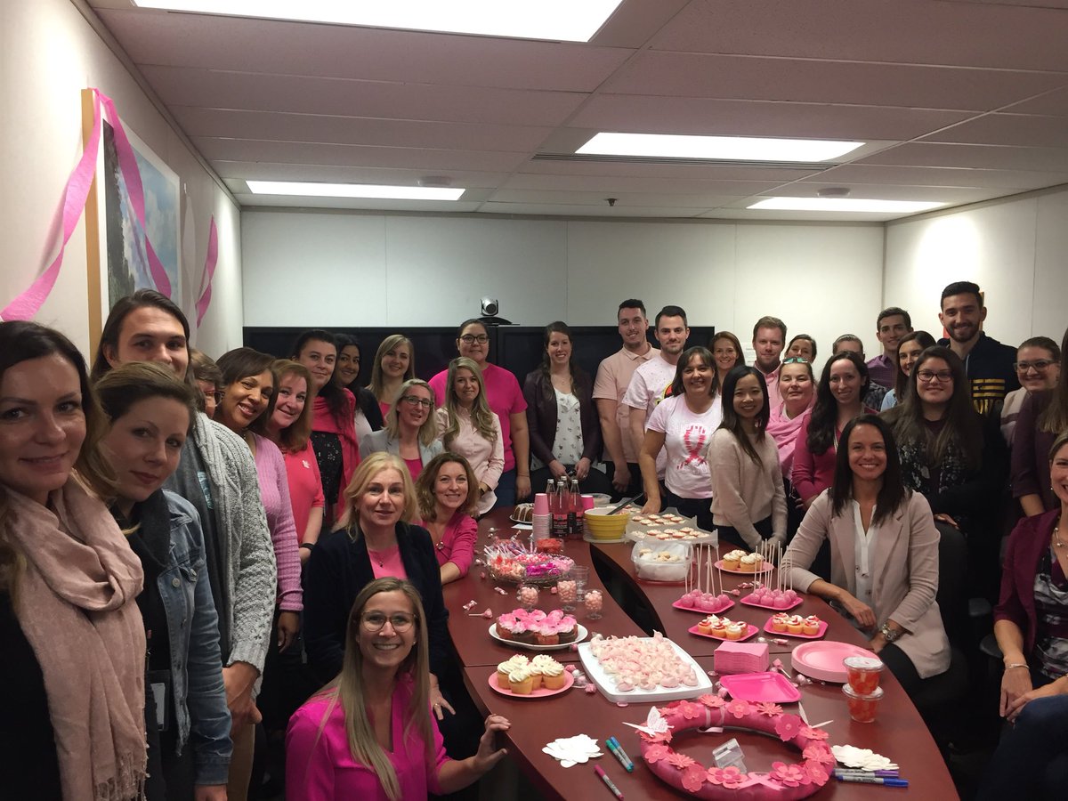 Les équipes des RH dans la Région de l’AC et des Programmes Nationaux des RH sont fières d’appuyer la journée du port du #rose.  <a href="/AM_Hume/">Ann Marie Hume</a> <a href="/Dan__Couture/">Dan Couture</a> @mellaf18 @roxdesc