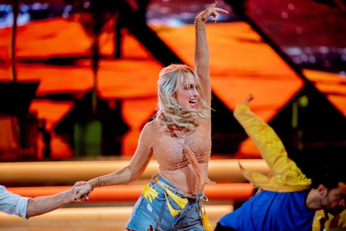 Look how my star can dance. Vanavond 20.35 op @opVIER 💃