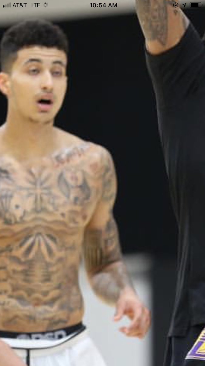 kingrez824's tweet image. @kylekuzma got that #DJTAKEOFFCHALLENGE facial expression down