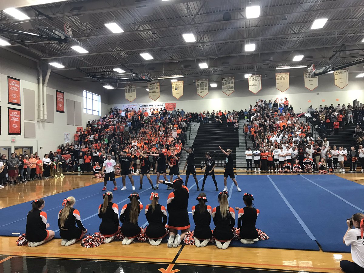 PowhatanHS's tweet photo. Junior Dance during the Homecoming Pep Rally #PHSHoCo https://t.co/0SV7Qo0fuY