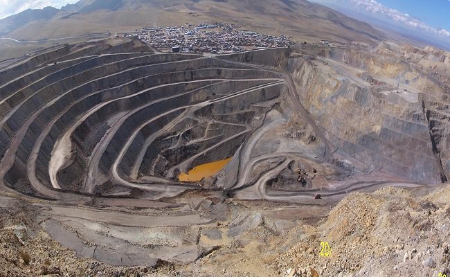 rumbominero's tweet photo. Mayor precio del cobre estimuló ingresos de #ElBrocal en 8% a setiembre.
https://t.co/FhlfOKiszL https://t.co/VszkF7Sy6b