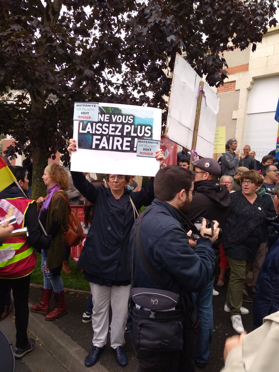 DLFHtVienne's tweet photo. Les représentants des fédérations #DLF87, #DLF19 et #DLF18 étaient aux côtés de #DLF36 à Châteauroux pour manifester contre la fermeture de la #MaternitéduBlanc et pour protéger nos territoires #ruraux !
#NeVousLaissezPlusFaire https://t.co/jDNlnXonc4