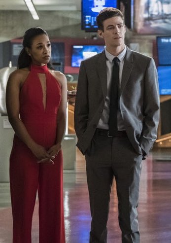 alenswest's tweet photo. can’t name any other couple that looks THIS FREAKING GOOD just standing next to each other https://t.co/G1Zat5zOeZ