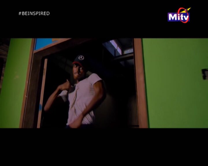 tola_toolz's tweet photo. #Beinspired with @iambabiemonster Np: Fake human Being  by @idammylion on  #MiTVLagos dstv255 cc @ogajojobeatz https://t.co/ASponSjtZr