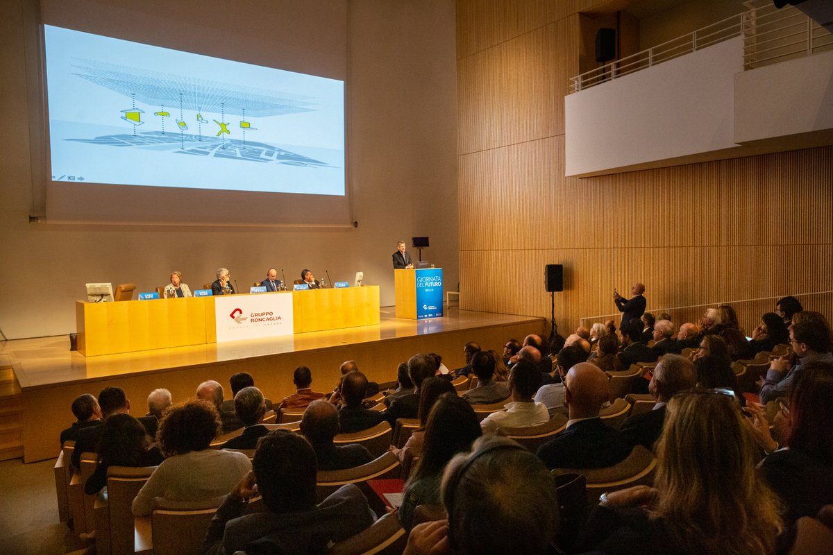 GruppoRoncaglia's tweet photo. Come sta cambiando il nostro modo di lavorare, di comunicare, di vivere. Oggi alla #GiornataDelFuturo sì è discusso di questo e molto altro insieme ai nostri relatori Carlo Ratti, Enrica Filippi, @timeguide, @DanieleChieffi e al moderatore @lucadebiase. #EngageTheFuture https://t.co/CssV0tYxeu