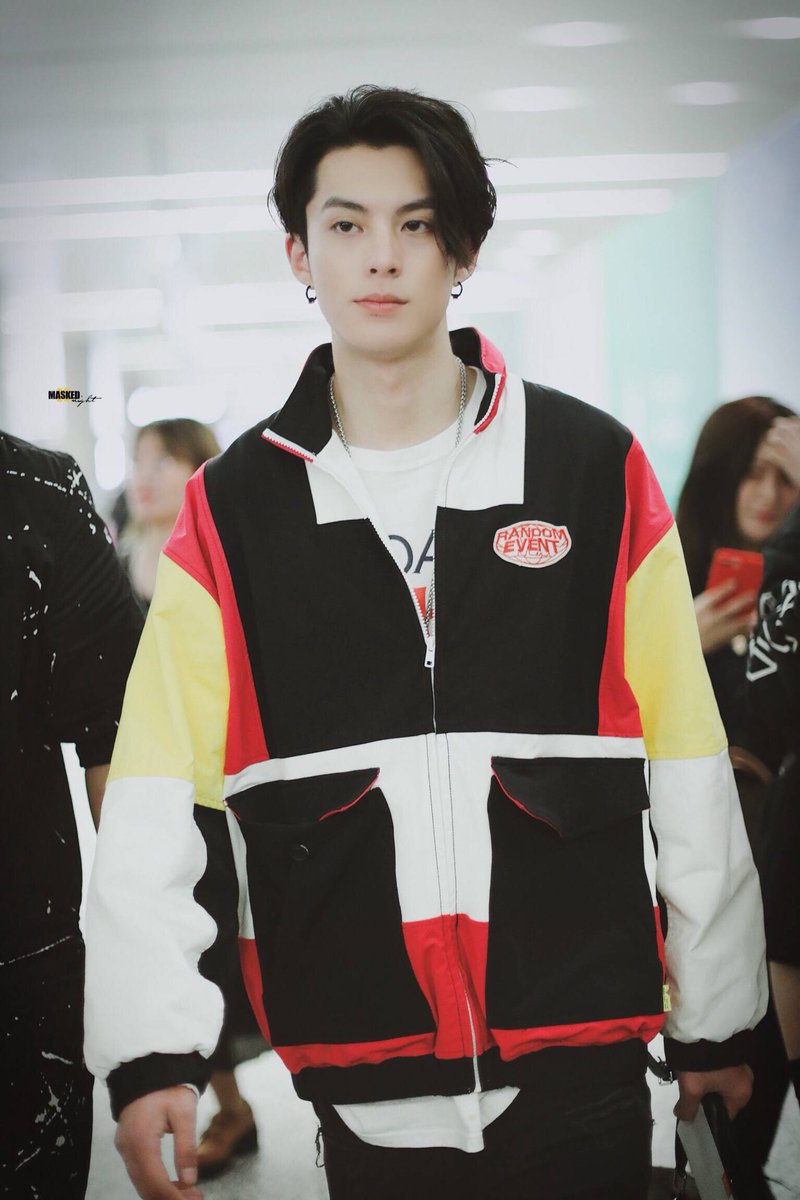 Dylan Wang 1220 on X: In airport. all eyes to Dylan's outfit