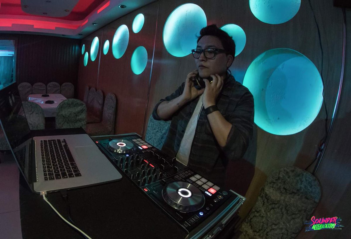mosherevv's tweet photo. Una gran presentación en Sounder Alternativo!! 😎🎶🎧
#HouseMusic #deephouse #dj #techhouse #Oruro #Bolivia #Musica https://t.co/LzKg4IfuIS
