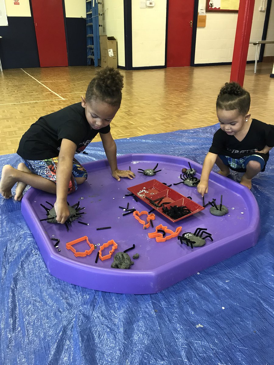 Today’s messy fun!! We are on half term now for 2 weeks back on the 6 th and 9 th November for bonfire and firework themed messy/sensory play. 🔥💥🔥💥Book now to avoid disappointment! 😀😀