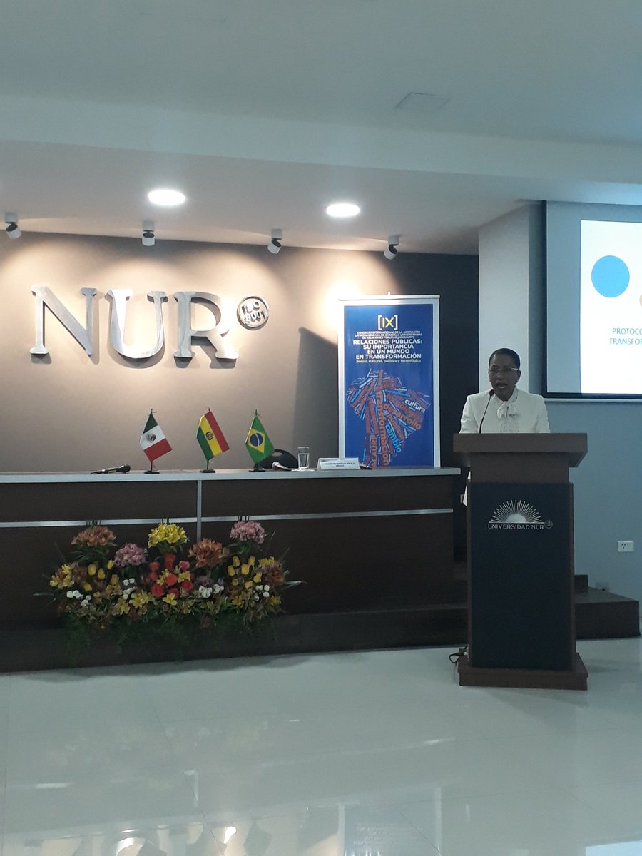 LuzCanellaTsuji's tweet photo. #Alacaurp2018 día 2: la brillante Nedelka Escala, miembro fundador de #Alacaurp, expone sobre "La importancia del Protocolo en las actuales transformaciones sociales". #UNur #SantaCruz #Bolivia #RRPP #UniversidadAutonomaDeGuadalajara https://t.co/STTiFwtUDb
