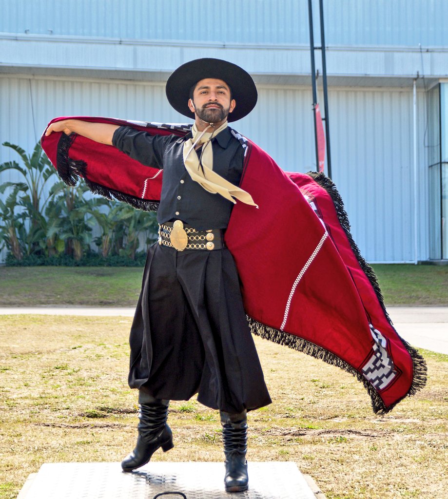 leoluissosa's tweet photo. Mañana te esperamos en @TecnopolisArg a partir de las 12 am para vivir juntos la ultima Jornada de la #Peña de @Argentina_Baila en este 2018 con clases de folklore, musicos en vivo y el show Principal del #BalletFederal y #BalletLaRebelion https://t.co/kzhdpbvN7B
