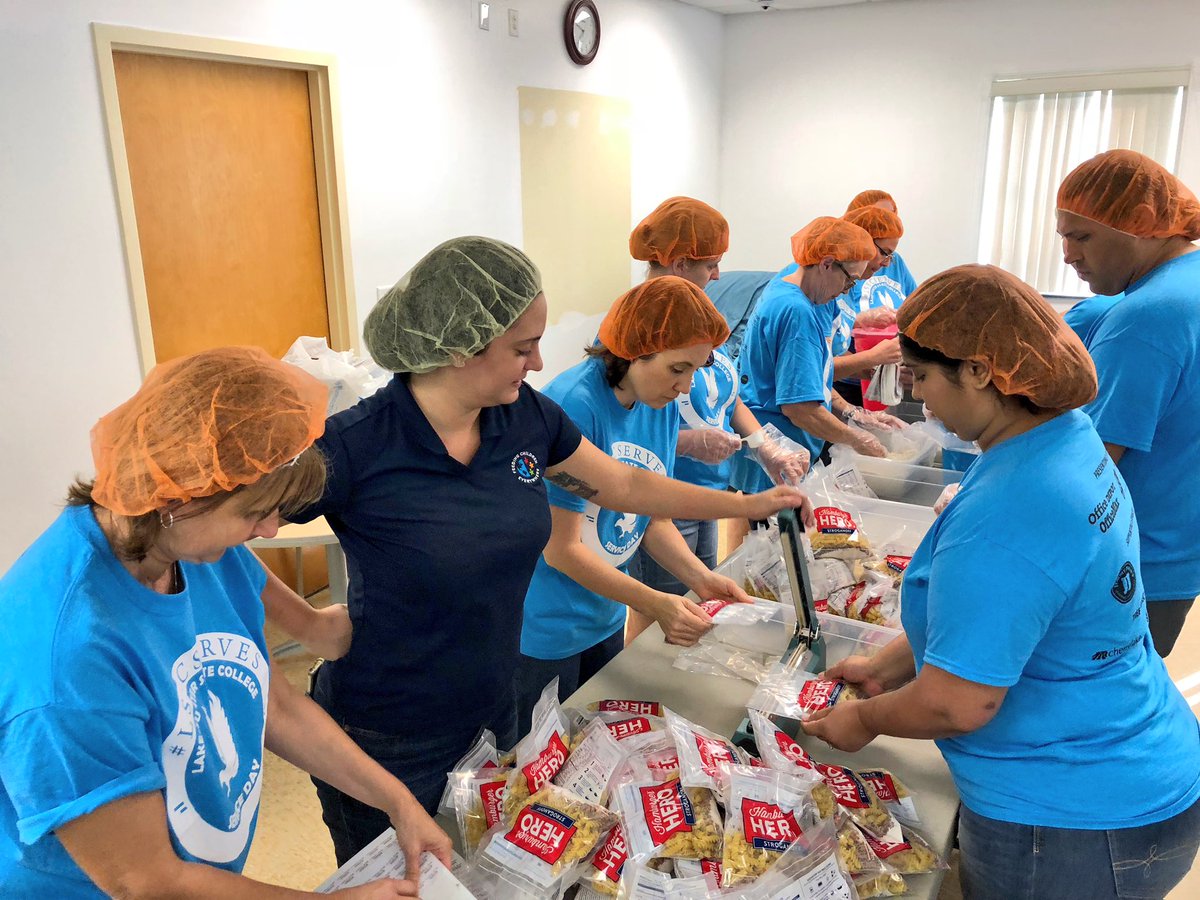 kevinyurasek's tweet photo. 4,000 meals already packaged with @IAmFCE at South Lake for #LSSCserves day! https://t.co/p4I4d1sRzs