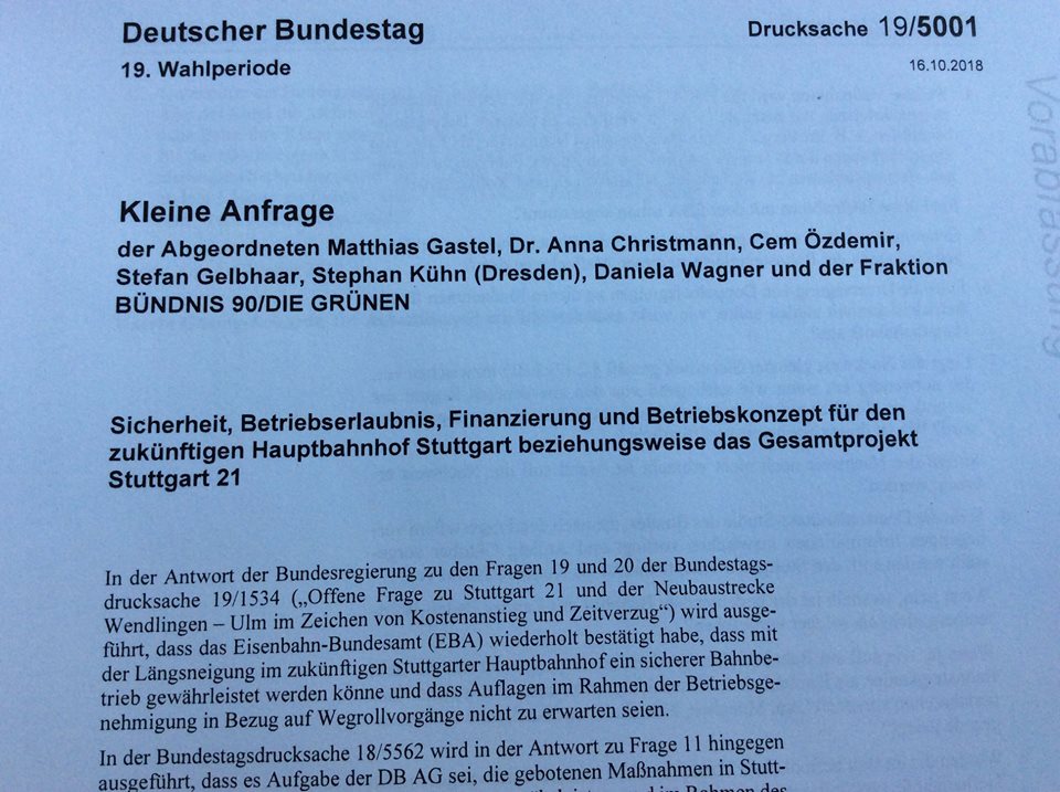 MatthiasGastel's tweet photo. Aktive kritische Begleitung von #Stuttgart21: Anfrage zu Längsneigung und Doppelbelegung im Tiefbahnhof, Auflagen für Betriebserlaubnis, Betriebssicherheit und geplanten Bahnhöfen am #Flughafen. https://t.co/WlMZryyGpt https://t.co/m1NDsaVPmQ