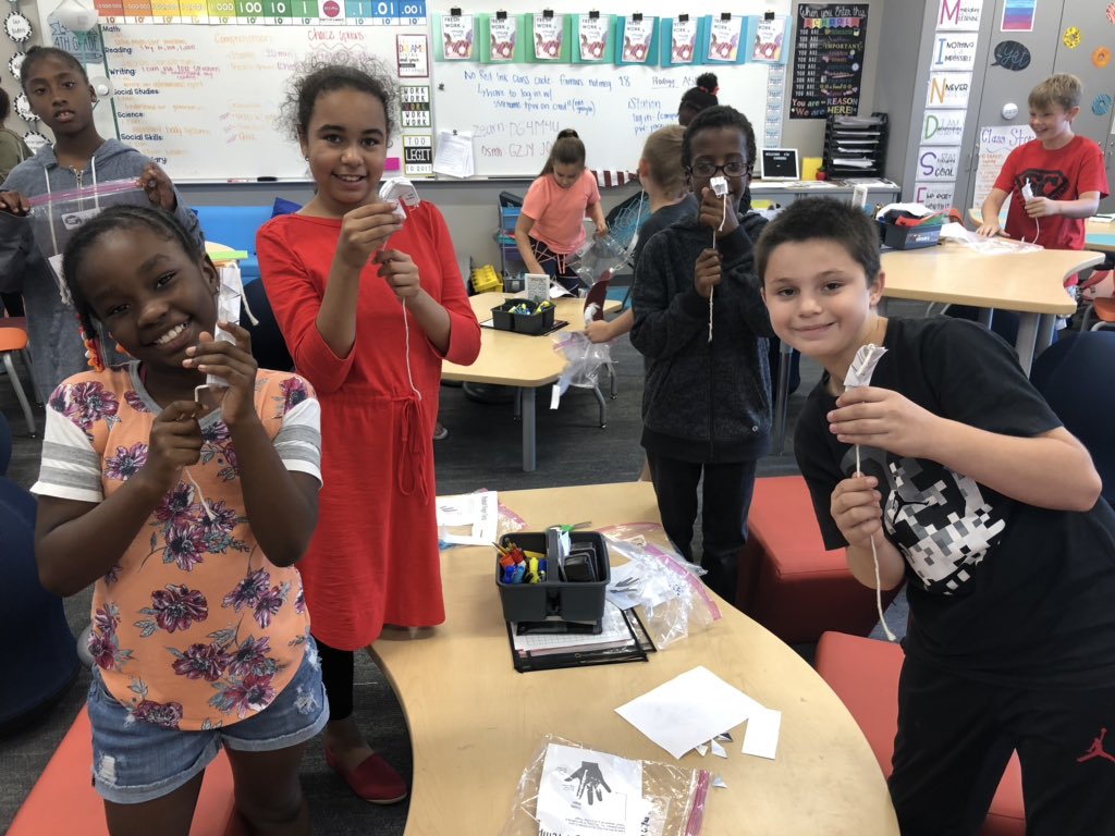 MissEteach3's tweet photo. Learning about the body and joints and getting to make a model finger! We love science. #jardine501 #WeAreTPS https://t.co/LqKG6mOv6N