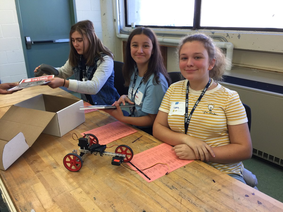 chopper_bryan's tweet photo. CMS at DigiGirlz - Davies C&amp;T https://t.co/0scnaD0xCv